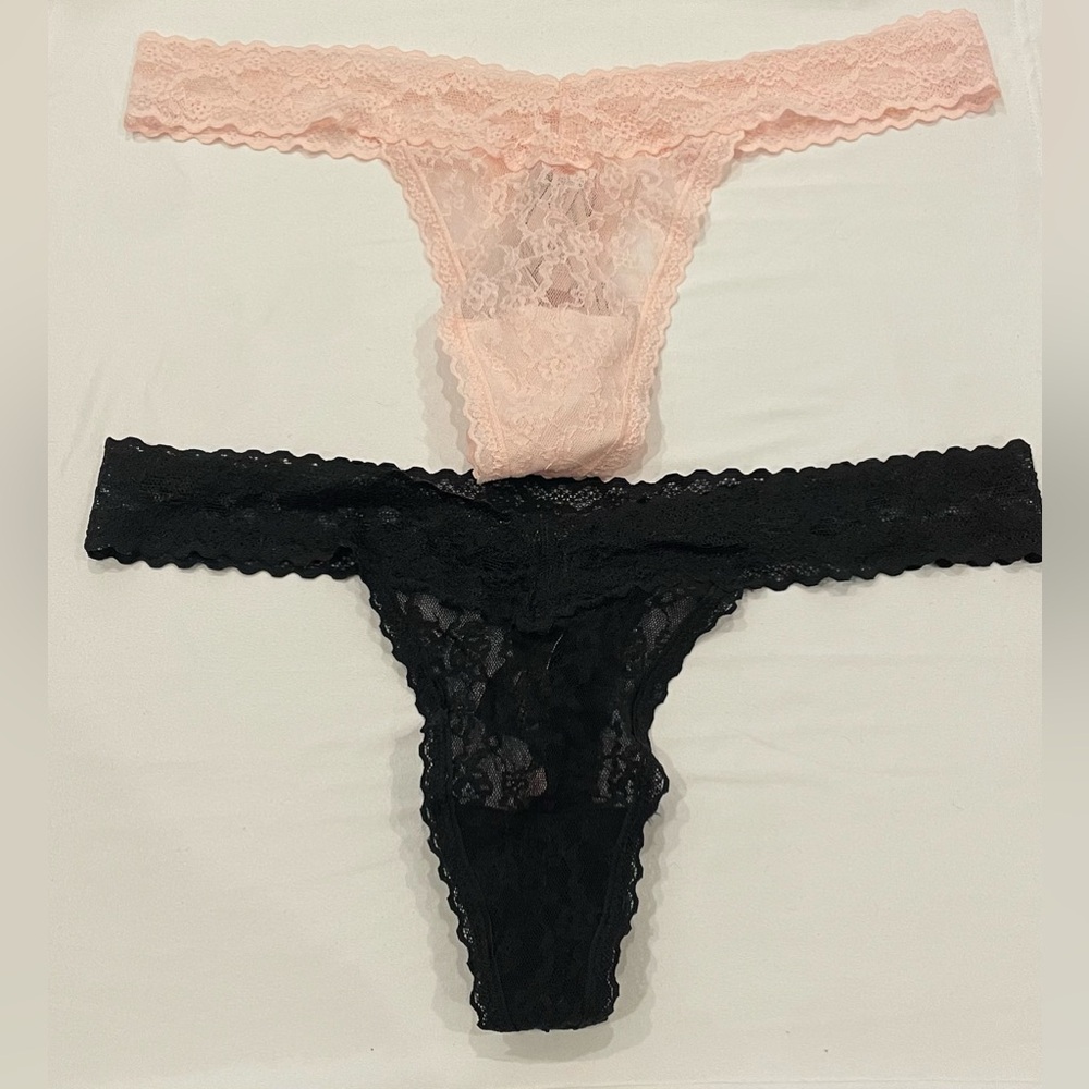 NEW WITH TAGS VICTORIA’S SECRET SIZE L 2PK OF BLACK AND PINK LACE THONGS